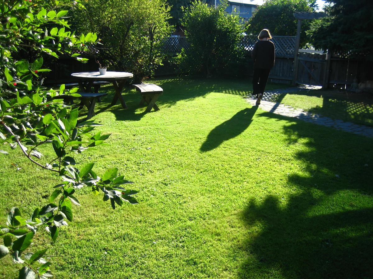 Gardenside Bed And Breakfast Anchorage Exterior photo